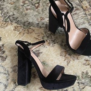 Ideal Shoes | Chunky High Heel Platform Sandals Black | Color: Black | Size: 38